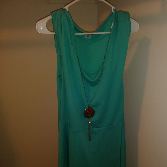 Dresses - Picture 2 of 8